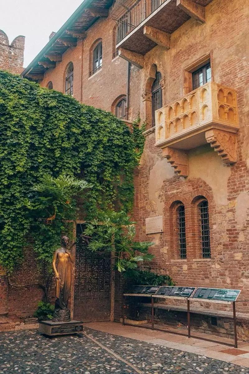 ヴェローナResidenza Piazza Erbeアパートメント エクステリア 写真